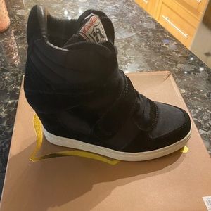 listing-status-banner